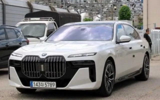 더뉴렉스턴스포츠칸 중고차 7시리즈 (G70) 740d xDrive M 스포츠 매물 사진 18 - 2023/10 81,347km